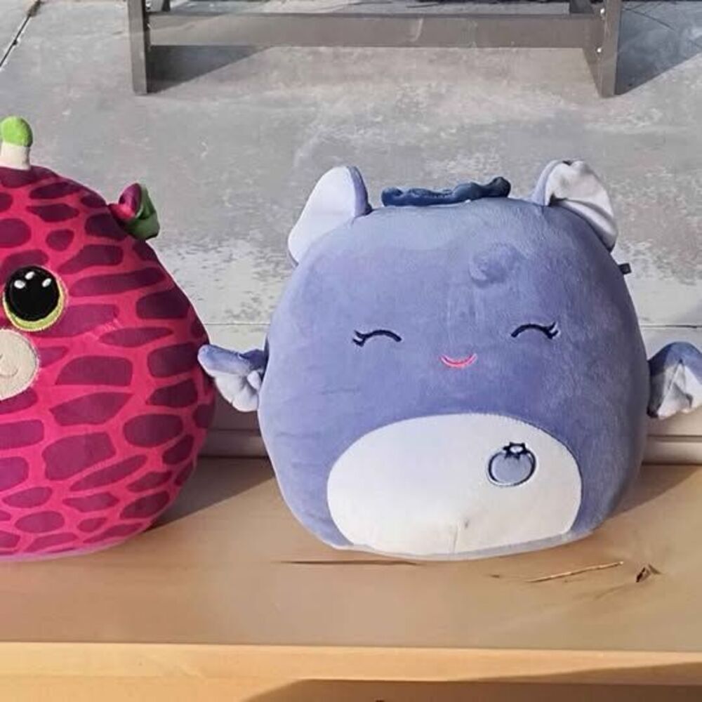 2 Squish mallow Bat, Donkey, & 1 Squish-A-Boo Gilbert Giraffe
